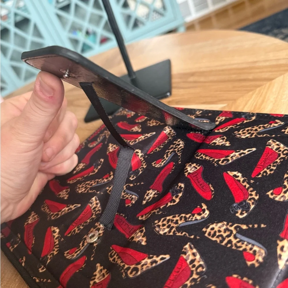 6/$25 Nicole Miller Red and Leopard Stiletto Heel Print Hardcover IPad Cass